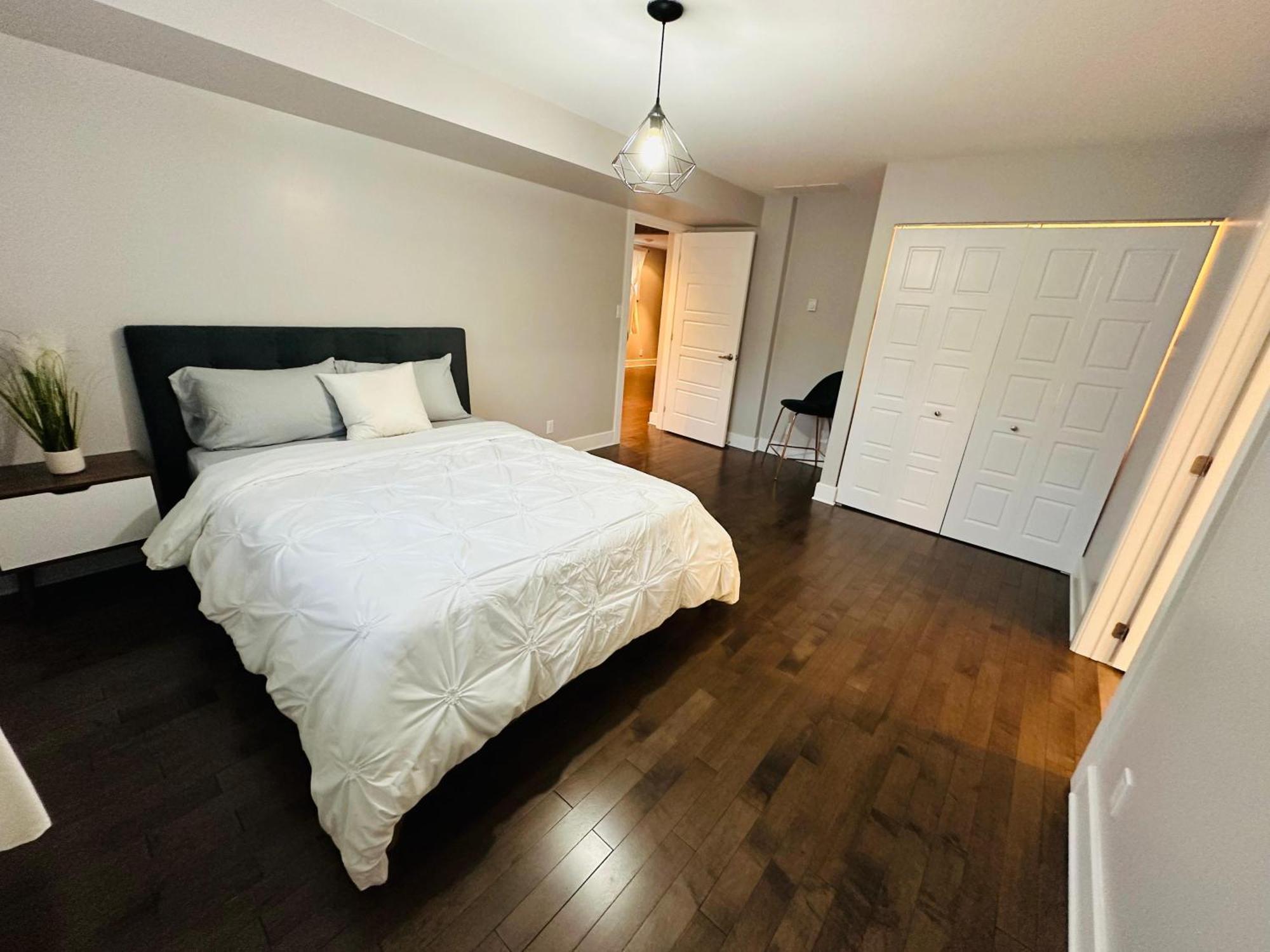 Urban Retreat - 2 Bedroom, 3 Beds, 6 Guests, Free Parking Longueuil Exterior foto